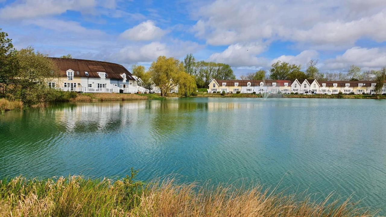 Charming Lake House Nature Retreat In Cotswold Water Park, South Cerney Near Сайренстер Экстерьер фото